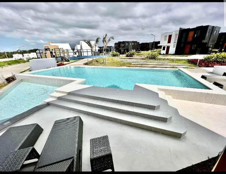 Cozy Holiday Home At Batulao Artscapes 2Br Brand New Fully Airconditioned Calo Екстер'єр фото